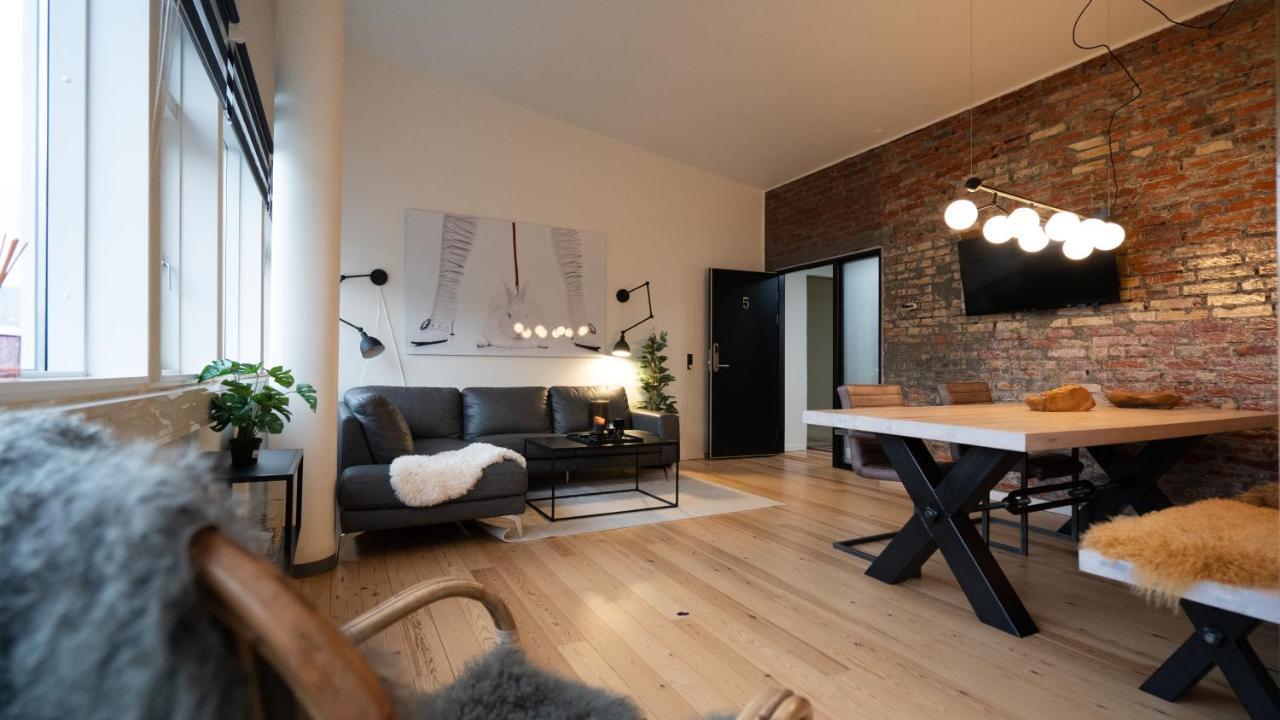 Broncks Apartment 5 - Modern 2-Bedroom In The Heart Of Торсхавн Экстерьер фото